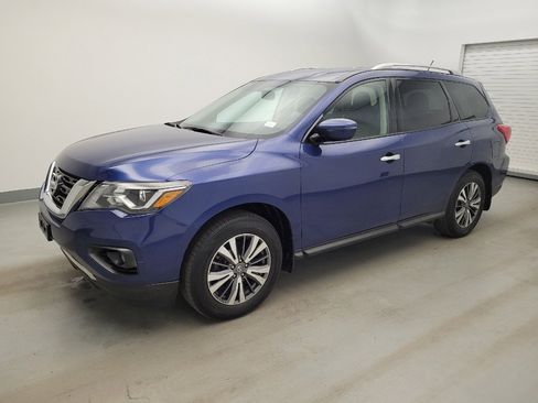 Used 2017 Nissan Pathfinder SV AWD/4WD image 2