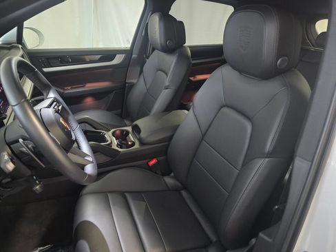 Certified 2025 Porsche Cayenne S AWD/4WD image 5