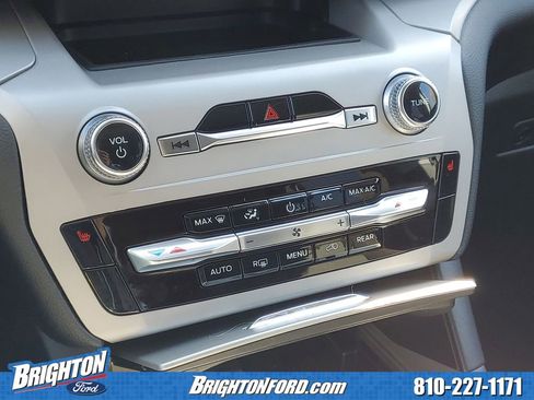 Certified 2024 Ford Explorer XLT w/ Class IV Trailer Tow Package AWD/4WD image 25