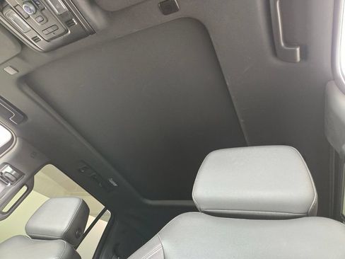 Used 2022 Chevrolet Tahoe Z71 w/ Luxury Package AWD/4WD image 16