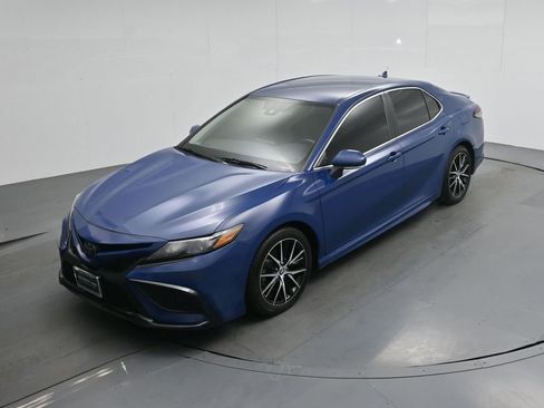 Used 2023 Toyota Camry SE w/ Cold Weather Package image 35