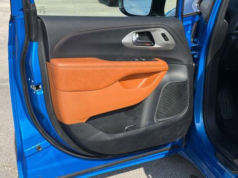 New 2026 Chrysler Pacifica Pinnacle image 23