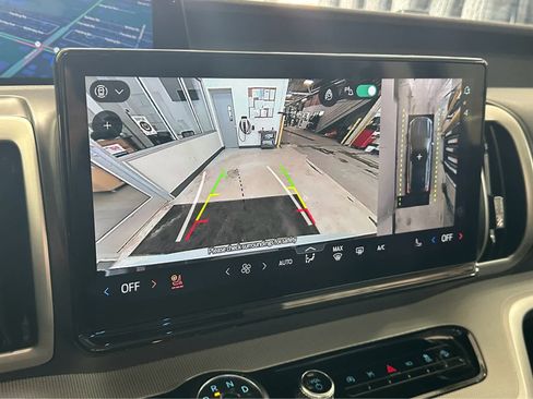 Used 2025 Ford Expedition Active image 36