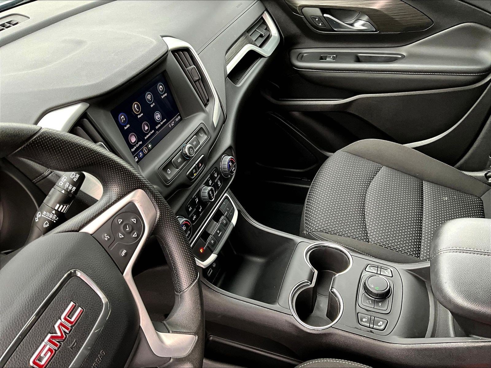 Used 2024 GMC Terrain SLE w/ Driver Convenience Package FWD image 18