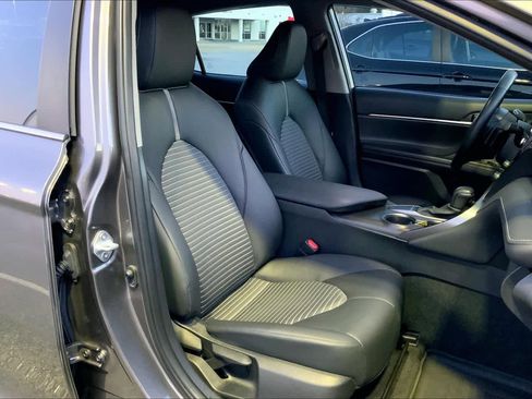 Used 2023 Toyota Camry SE w/ Convenience Package image 9