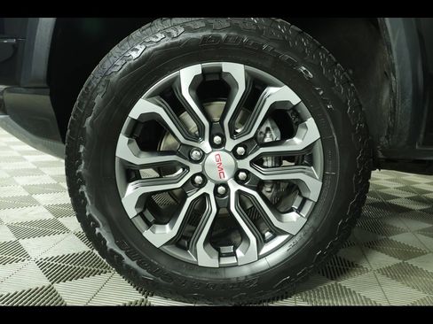 Used 2023 GMC Canyon Denali image 13