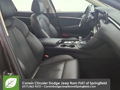 Used 2025 Genesis G70 2.5T image 33