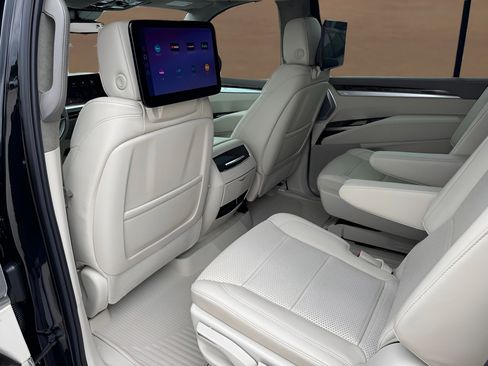 New 2026 Cadillac Escalade ESV Platinum Sport w/ LPO, ONYX Package AWD/4WD image 19