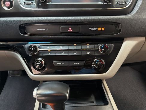 Used 2019 Kia Sedona EX FWD image 20