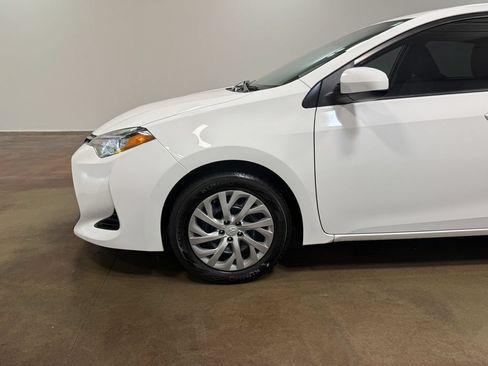 Used 2017 Toyota Corolla L FWD image 38
