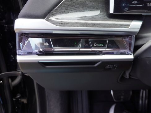 New 2025 BMW 740i w/ Executive Package image 17