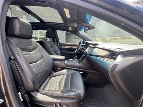 Used 2018 Cadillac XT5 Platinum w/ Driver Assist Package AWD/4WD image 11