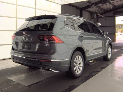 Used 2018 Volkswagen Tiguan SE AWD/4WD image 4