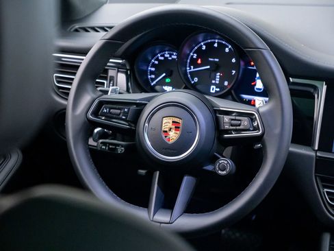 Certified 2026 Porsche Macan AWD/4WD image 11