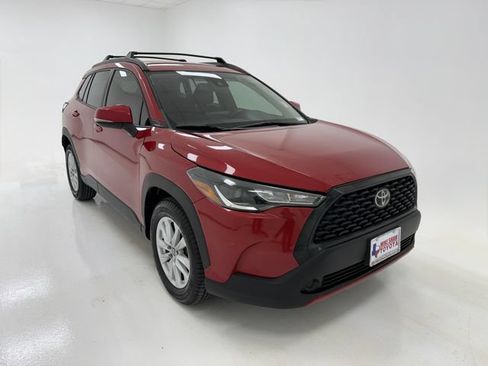 Used 2022 Toyota Corolla Cross LE FWD image 2