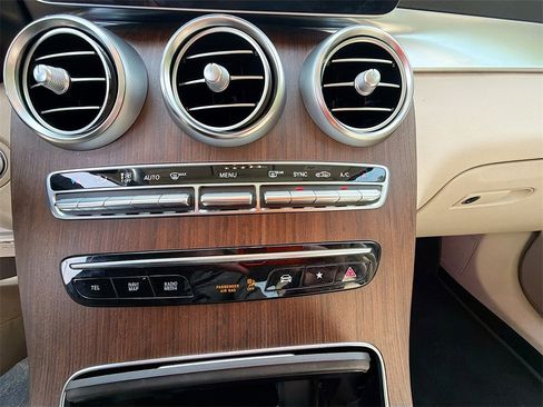 Used 2022 Mercedes-Benz GLC 300 4MATIC image 21