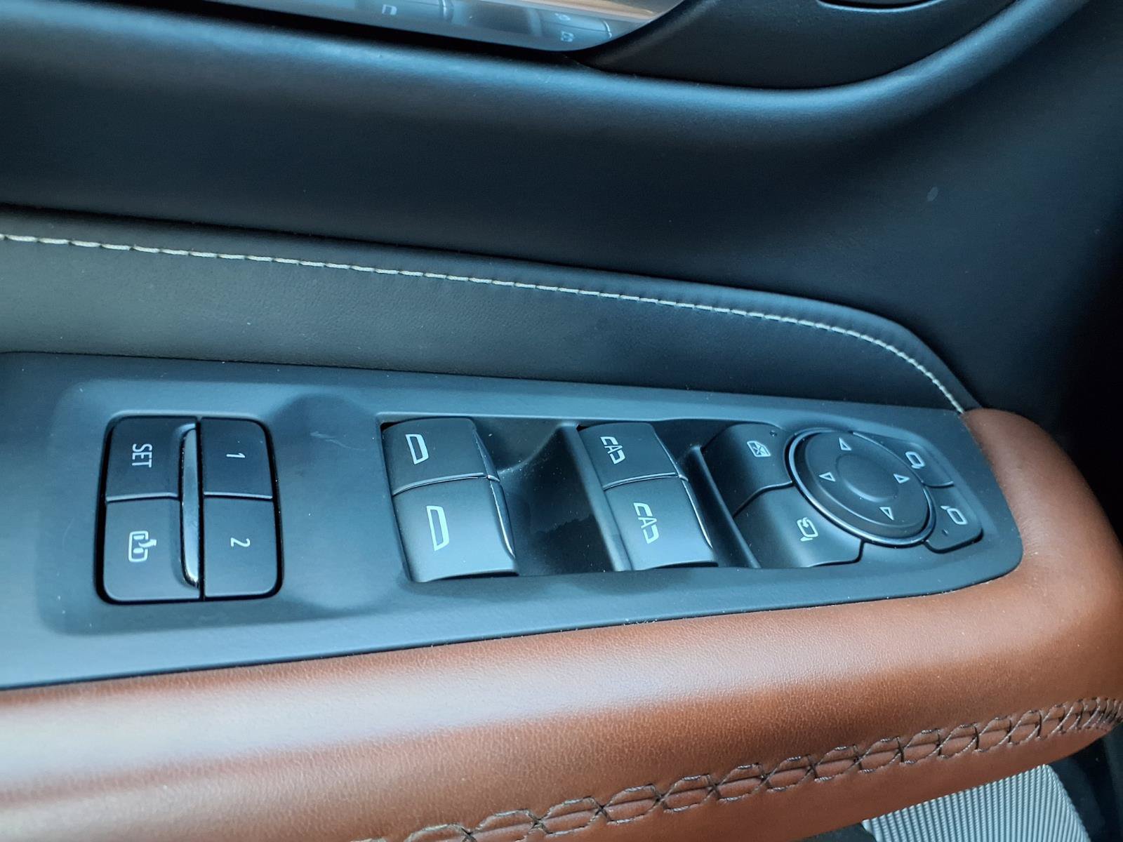 Used 2024 GMC Yukon Denali Ultimate AWD/4WD image 26