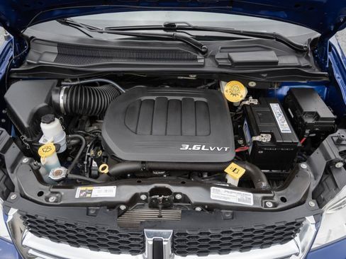 Used 2018 Dodge Grand Caravan SE w/ UConnect Hands-Free Group FWD image 40