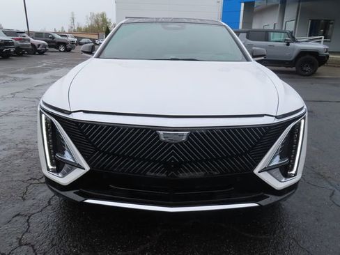 Used 2024 Cadillac Lyriq Luxury RWD image 2