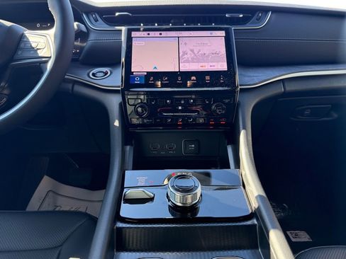 New 2025 Jeep Grand Cherokee L Limited w/ Luxury Tech Group II image 11