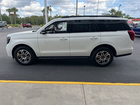 Used 2025 Ford Expedition Active AWD/4WD image 7