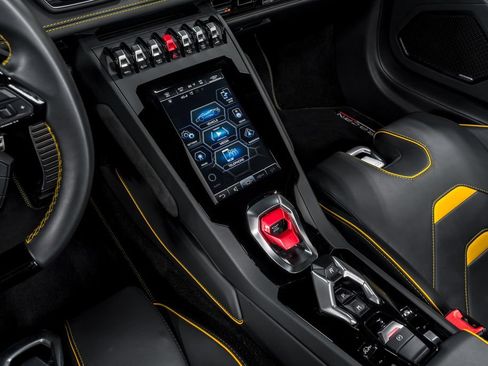 Used 2022 Lamborghini Huracan EVO RWD image 24