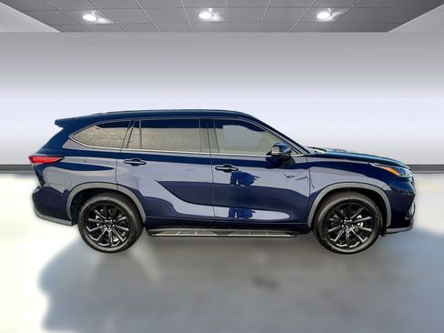 Used 2022 Toyota Highlander XLE image 8