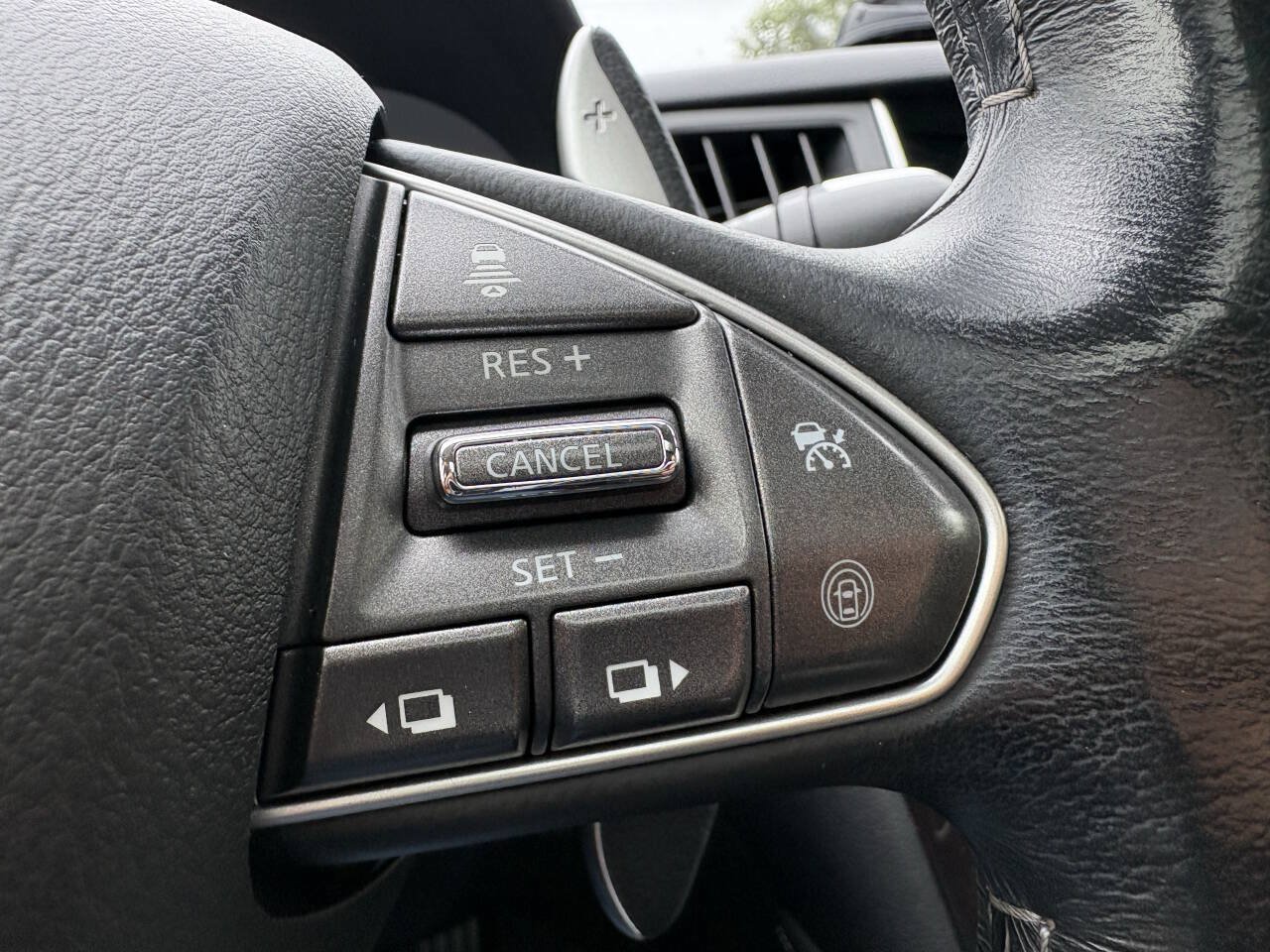 Used 2014 INFINITI Q50 Hybrid AWD w/ Deluxe Technology Package image 5