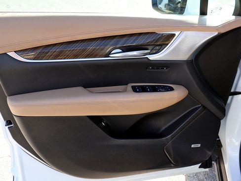 Used 2022 Cadillac XT6 Premium Luxury w/ Platinum Package image 19