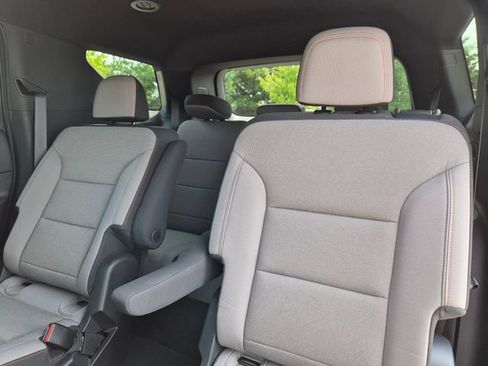 Used 2024 Chevrolet Traverse LT FWD image 32