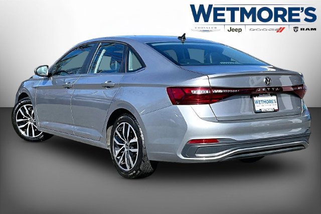 Used 2025 Volkswagen Jetta SE FWD image 4