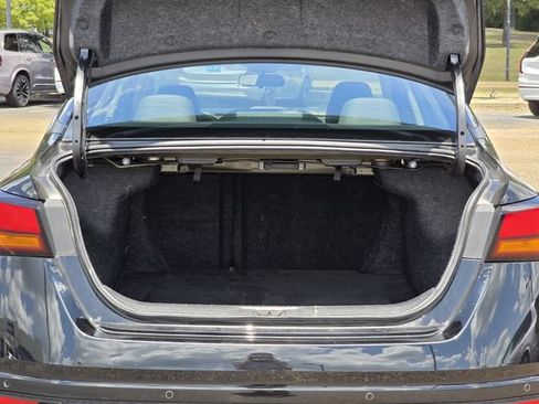 Used 2024 Nissan Altima 2.5 SV FWD image 28