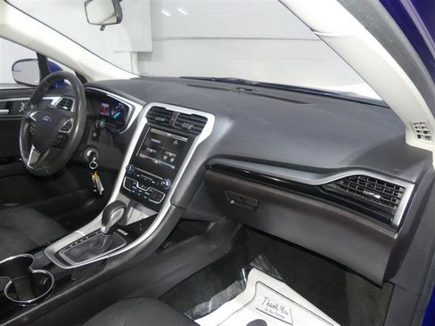 Used 2016 Ford Fusion SE image 23