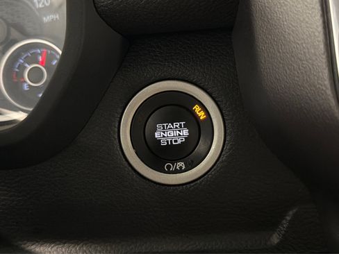 Used 2026 RAM 1500 Laramie AWD/4WD image 36