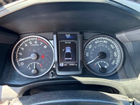 Used 2023 Toyota Tacoma TRD Off-Road w/ Technology Package AWD/4WD image 15