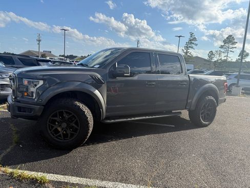 Used 2018 Ford F150 Raptor w/ Equipment Group 802A Luxury AWD/4WD image 3