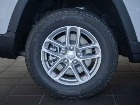 New 2026 Jeep Grand Cherokee L Laredo w/ Trailer Tow Package AWD/4WD image 17