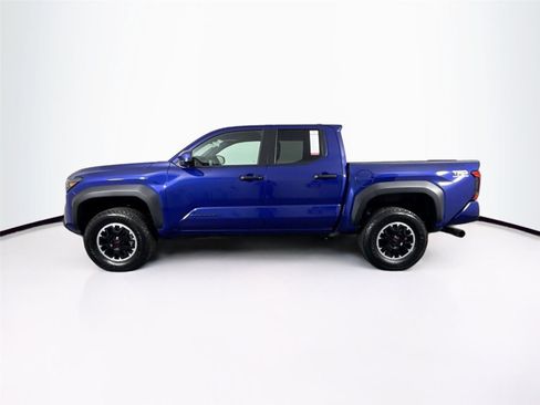 Certified 2024 Toyota Tacoma TRD Off-Road AWD/4WD image 9