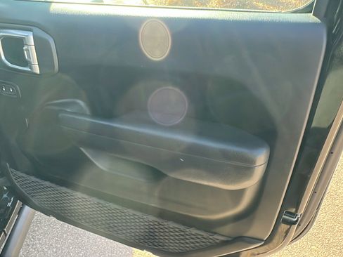 Used 2024 Jeep Wrangler Unlimited Rubicon w/ Convenience Group image 18