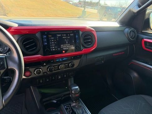 Used 2017 Toyota Tacoma TRD Off-Road image 28