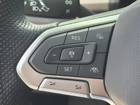 Used 2022 Volkswagen Atlas Cross Sport SEL R-Line AWD/4WD image 24