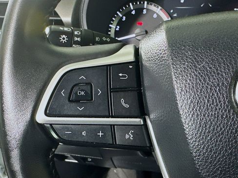 Used 2024 Toyota Highlander LE image 16