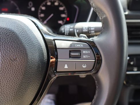 Used 2023 Honda Pilot Touring image 15