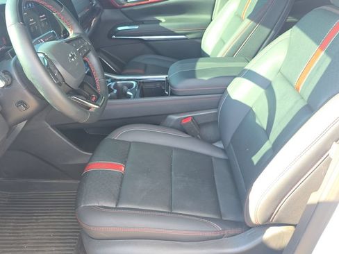 Used 2026 Chevrolet Traverse RS w/ LPO, Floor Liner Package FWD image 16