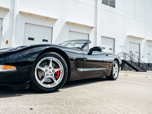 Used 2001 Chevrolet Corvette Convertible w/ Preferred Equipment Group2 RWD image 24