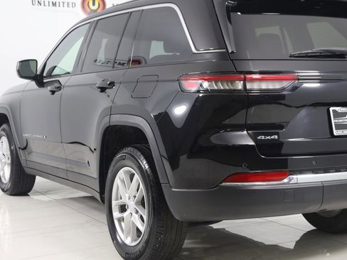 Used 2023 Jeep Grand Cherokee Laredo X image 20