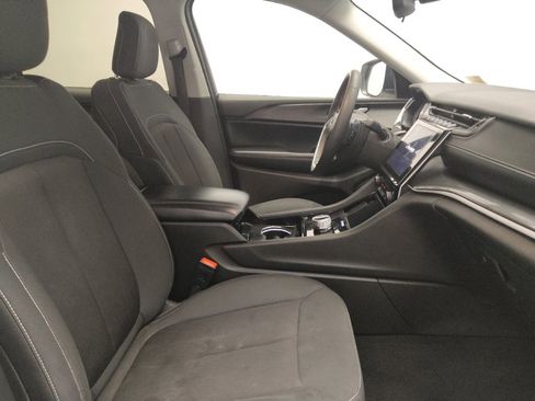 Used 2023 Jeep Grand Cherokee L Laredo image 21