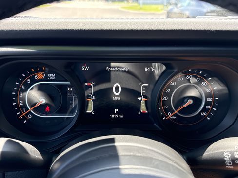 Used 2025 Jeep Wrangler Unlimited Rubicon AWD/4WD image 16