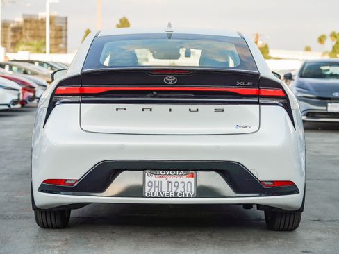 Used 2023 Toyota Prius XLE image 8