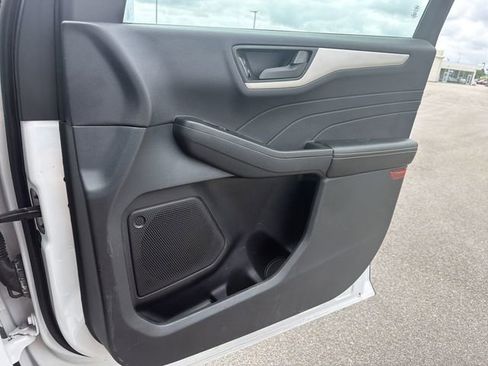 Used 2022 Ford Escape SE FWD image 39